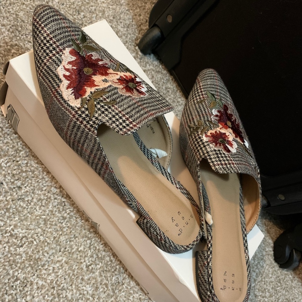 Floral Embroidered flats